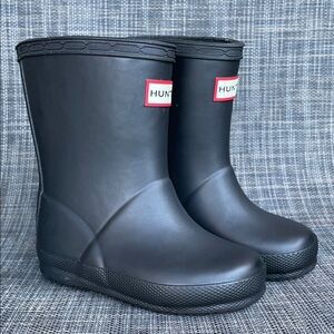 Hunter Kids First Classic Short Rain Boots Black Waterproof Toddler size 6 - 7